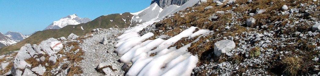 Hiking trail with snow Alps